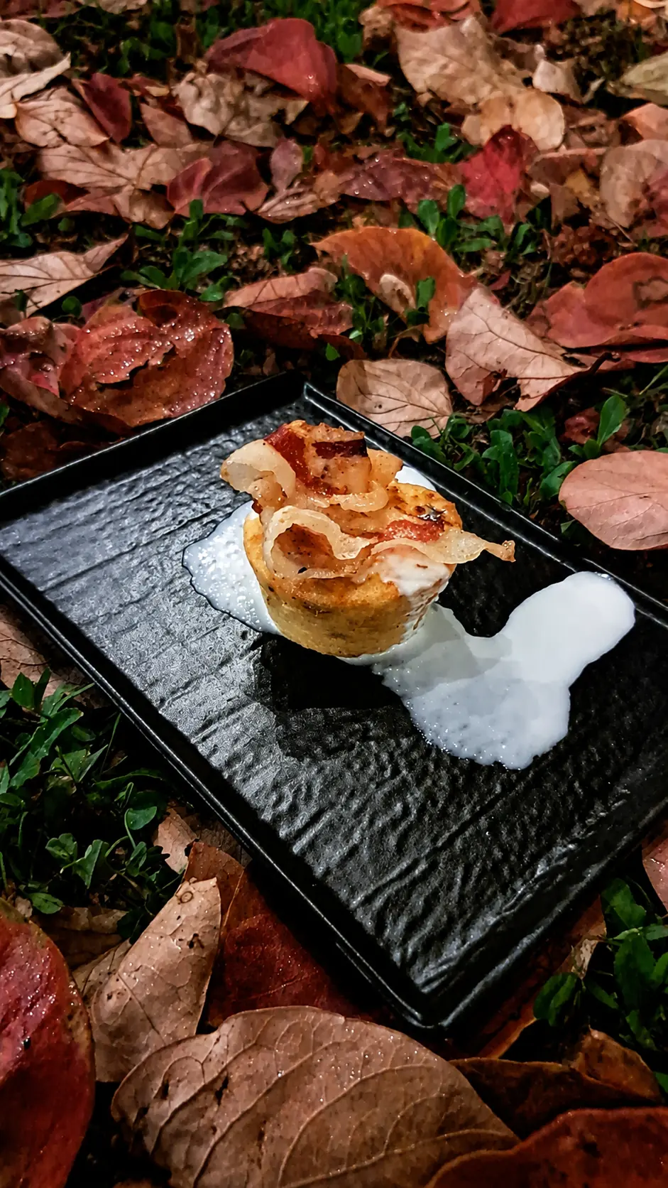 Antipasto di salumi e sfoglia servito su ardesia al ristoro Hortus 74