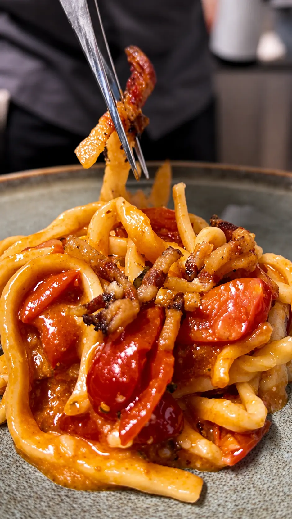 Piatto di pasta fresca con sugo servito al ristoro Hortus 74